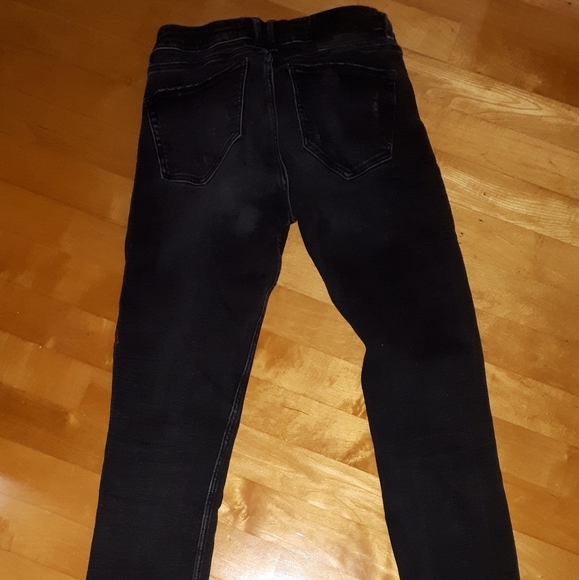 Zara's embroidered roses low-rise black jeans - Picture 4 of 4